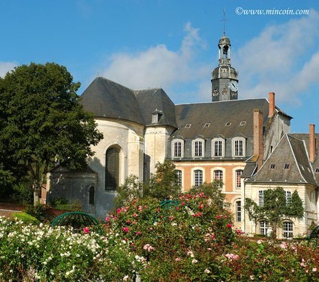 L'abbaye de Valloires se situe proche du camping des 4 plages 