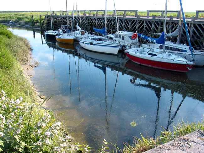 le port de la Madelon se situe à groffliers dans le Nord pas de calais proche de la Picardie et du Marquenterre